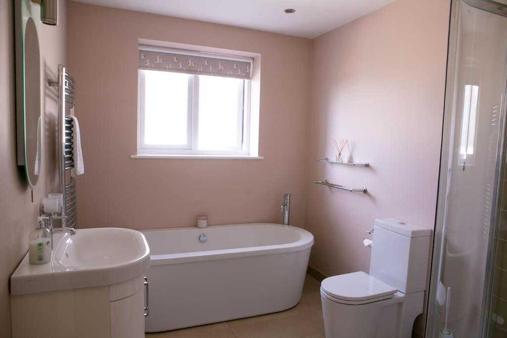 Wow I'M Living On The Beach. Luxury 4 Bed Sleeps 8 Pagham Eksteriør bilde