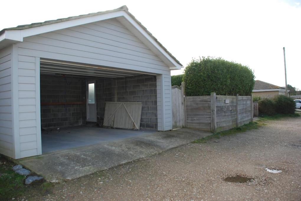 Wow I'M Living On The Beach. Luxury 4 Bed Sleeps 8 Pagham Eksteriør bilde