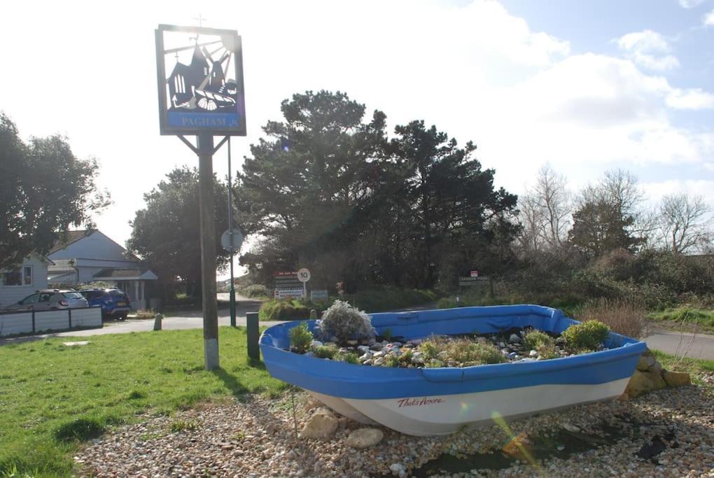 Wow I'M Living On The Beach. Luxury 4 Bed Sleeps 8 Pagham Eksteriør bilde